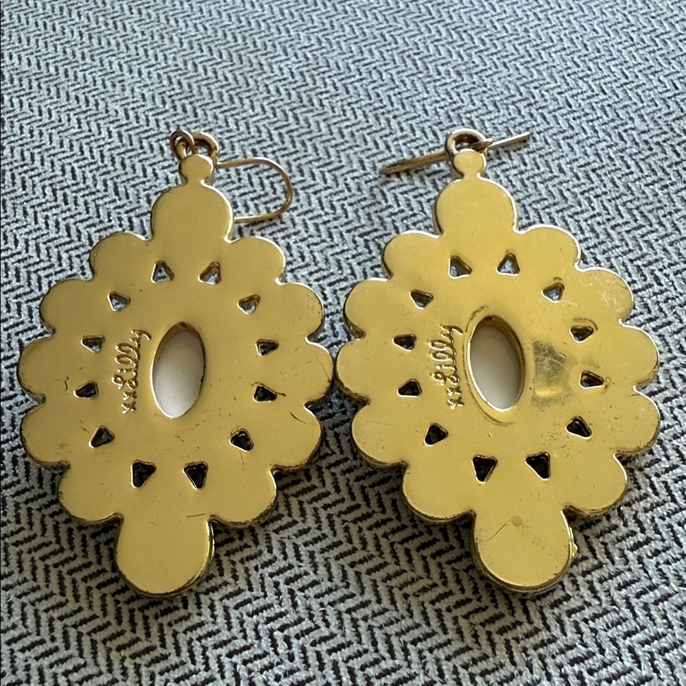 🌴 Lilly Pulitzer Large Elegant Gold and White Sparkly Dangle Earrings 💎 - Picture 4 of 9